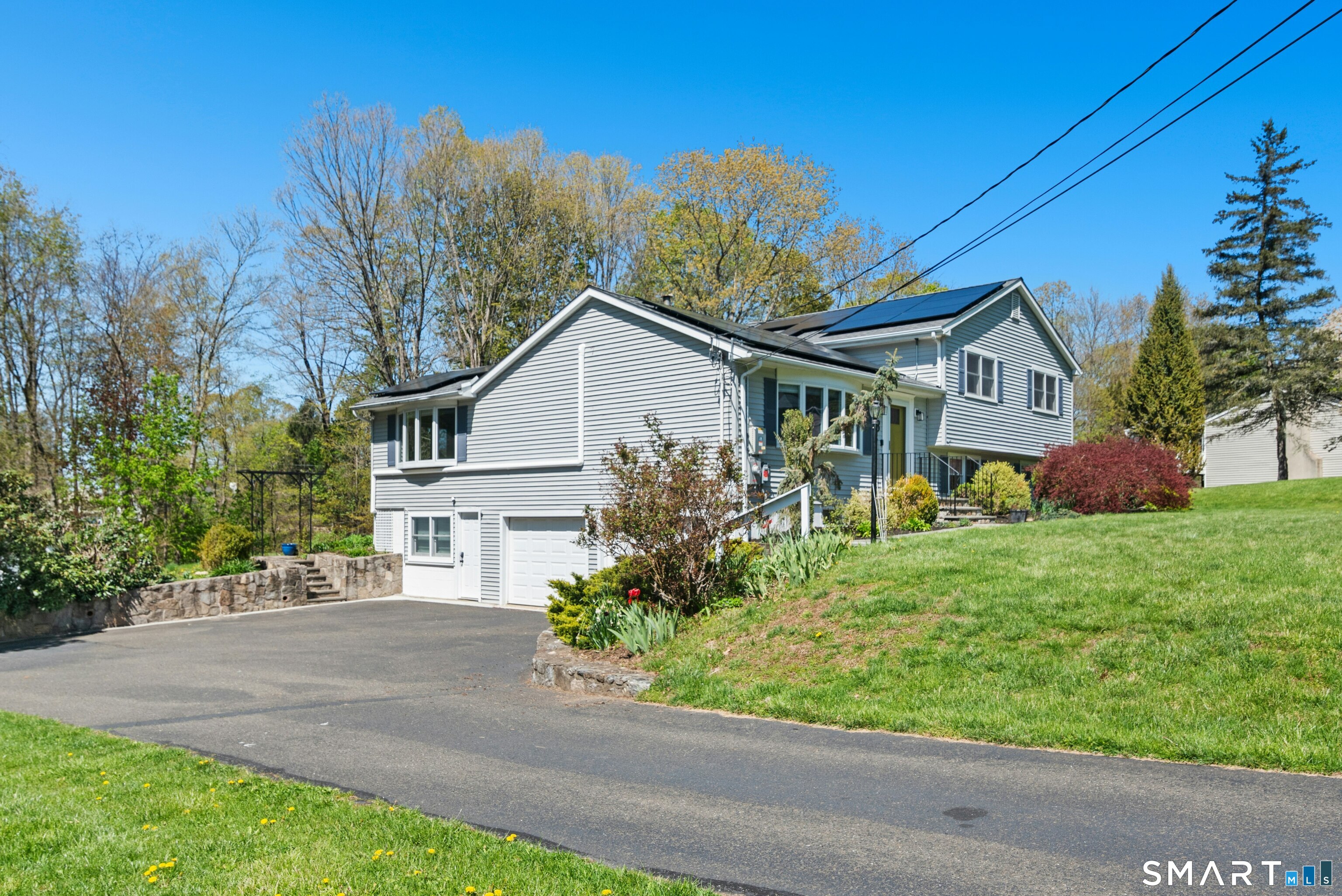 8 Stony Brook Road Brookfield, CT 06804 - Photo 2 of 33