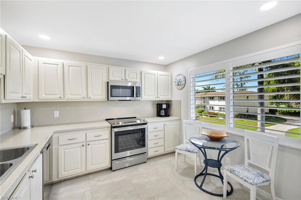 232 Memory Lane, Unit 2582 Naples, FL 34112 - Photo 5 of 18 Light