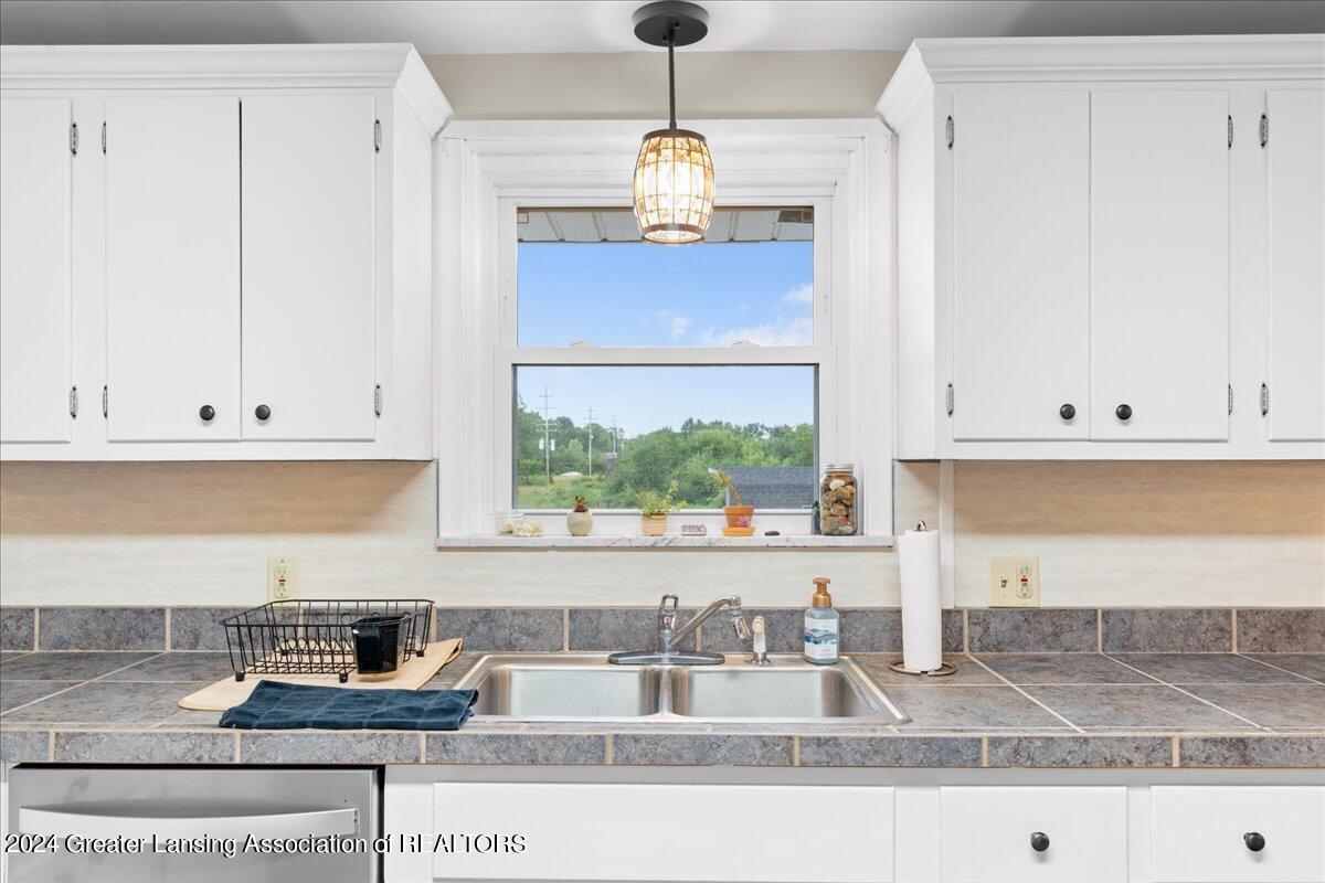 6919 Williams Road Lansing, MI 48911 - Photo 12 of 46 12-Media Jett-43