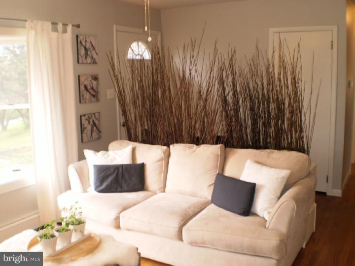 923 Camp Road Telford, PA 18969 - Photo 2 of 21 Living Room