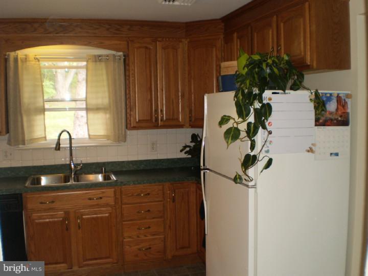 923 Camp Road Telford, PA 18969 - Photo 6 of 21 Kitchen