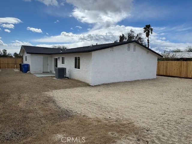 a view of a dry yard