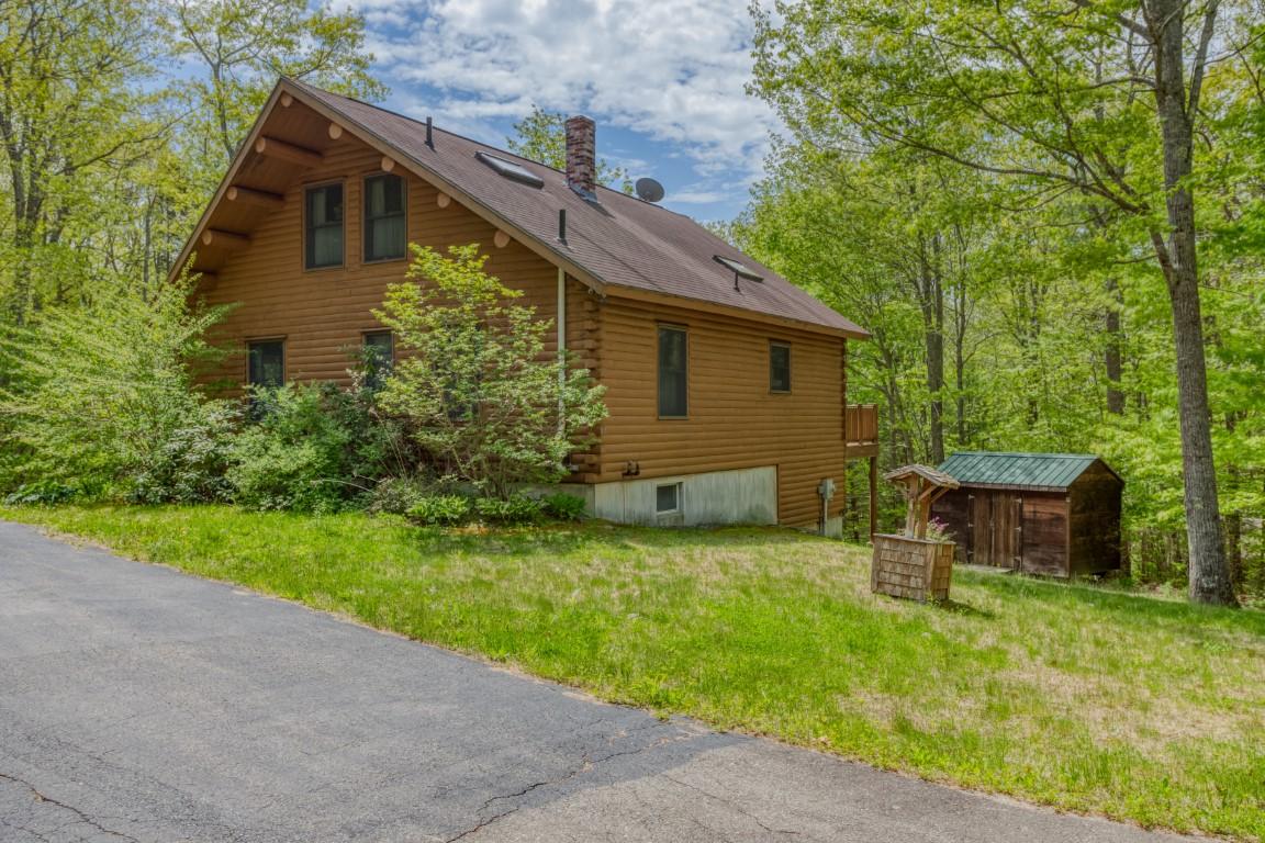 19 Cliff Road Boothbay, ME 04537 - Photo 2 of 29 2 - 19CliffRd-1311