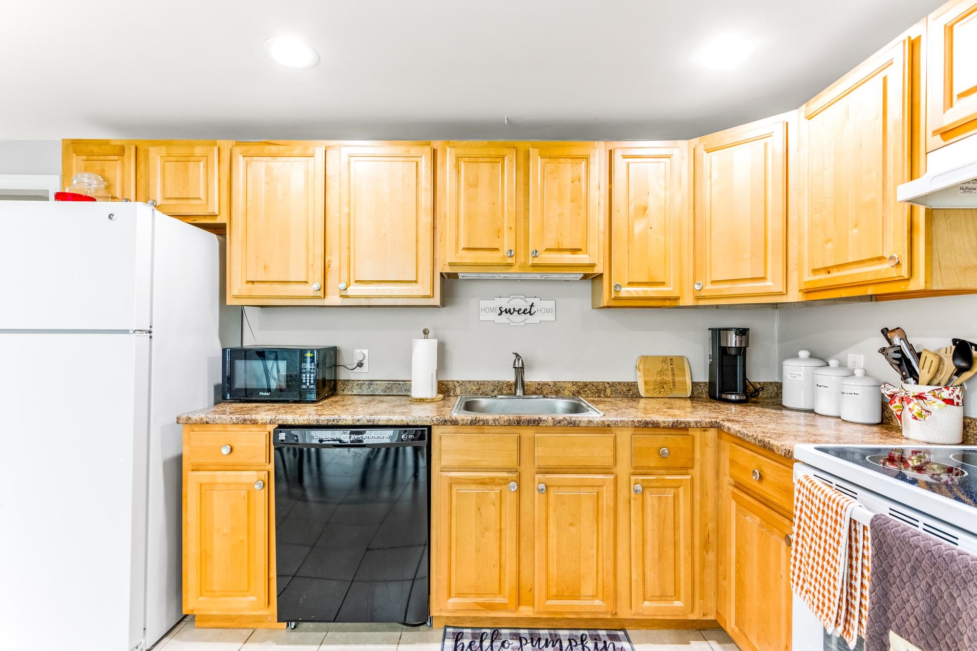 182 Plaistow Road, Unit 8 Plaistow, NH 03865 - Photo 2 of 27