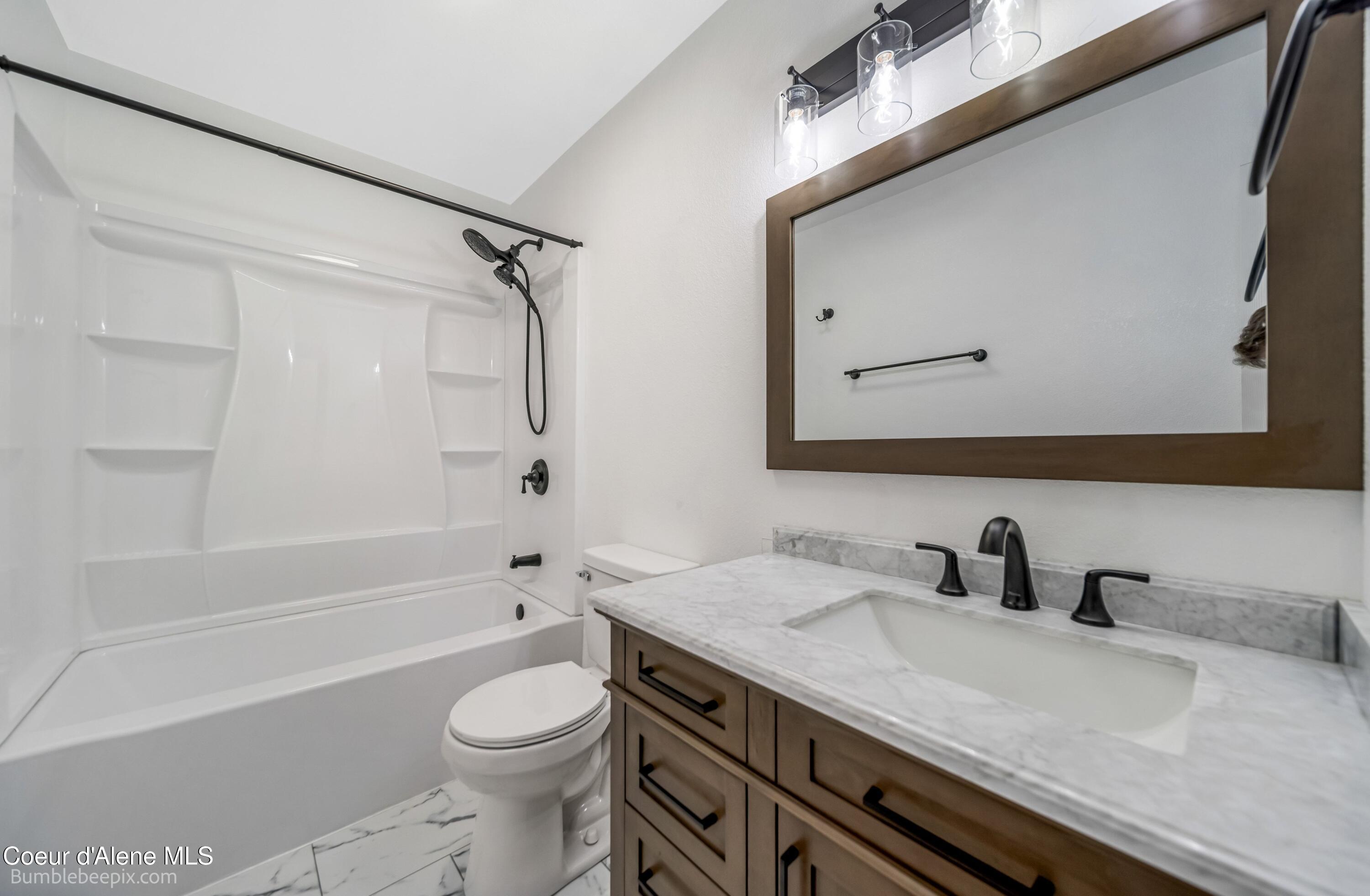 2615 North Rawhide Ridge Road Post Falls, ID 83854 - Photo 18 of 38 Bathroom