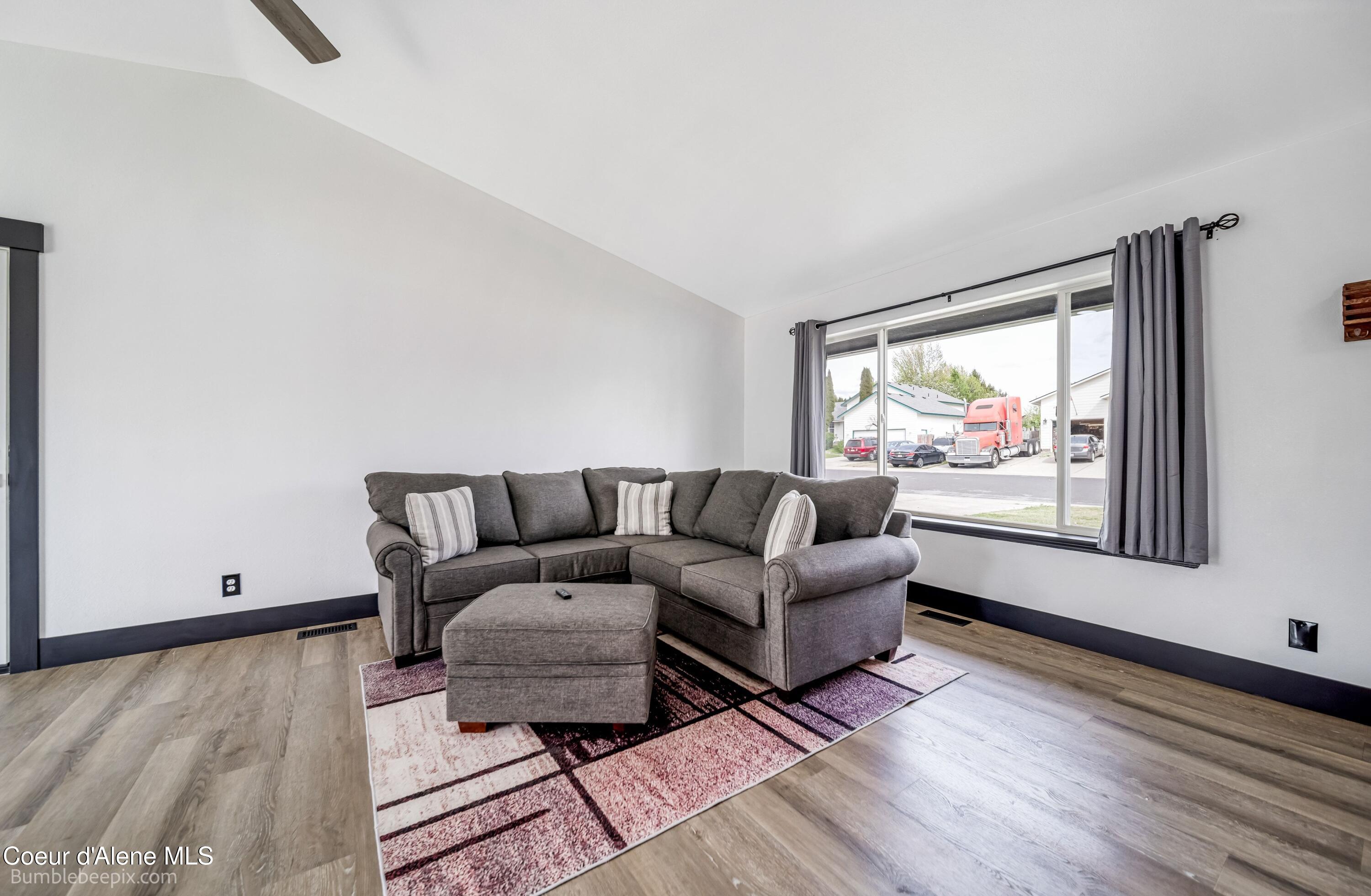2615 North Rawhide Ridge Road Post Falls, ID 83854 - Photo 5 of 38 Living Room