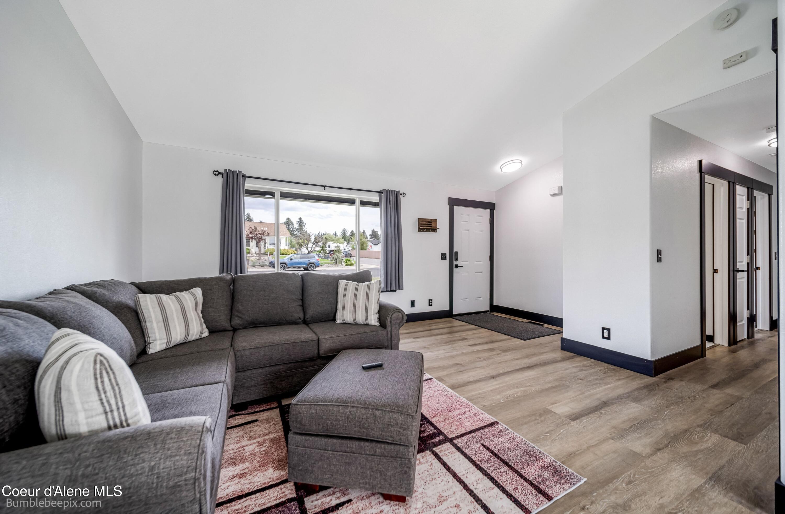 2615 North Rawhide Ridge Road Post Falls, ID 83854 - Photo 6 of 38 Living Room