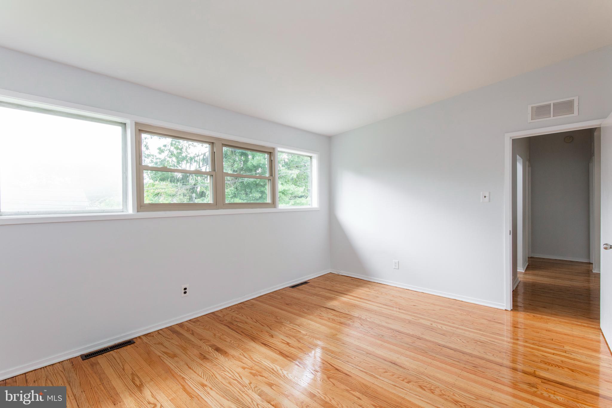 426 Haywood Road Ambler, PA 19002 - Photo 15 of 31 Main bedroom