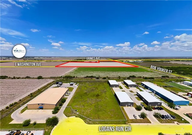 a view of an outdoor space and a yard