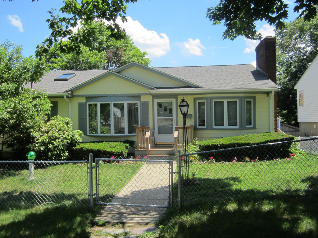 17 Dona Road Lynn, MA 01904 - Photo 1 of 16 Gallery Image 1