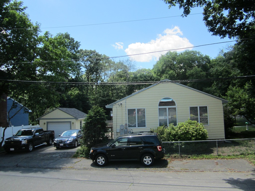 17 Dona Road Lynn, MA 01904 - Photo 4 of 16 Gallery Image 4