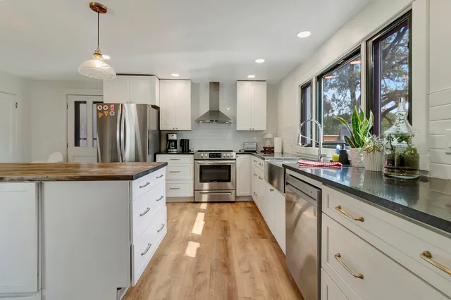 $639,000 | 95 Melendy Hill Road, Londonderry, VT 05155