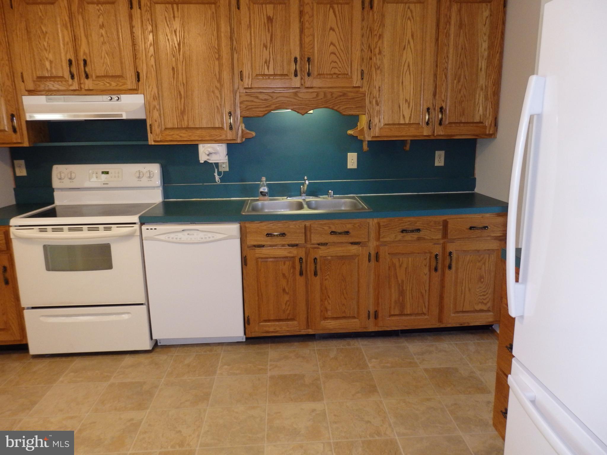 3 Crum Road Walkersville, MD 21793 - Photo 6 of 30 Fully equipped kitchen with oak cabinets