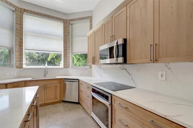 $899,000 | 8244 Lakeview Drive, West Palm Beach, FL 33412