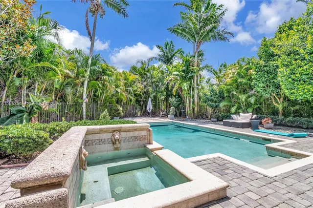 $899,000 | 8244 Lakeview Drive, West Palm Beach, FL 33412