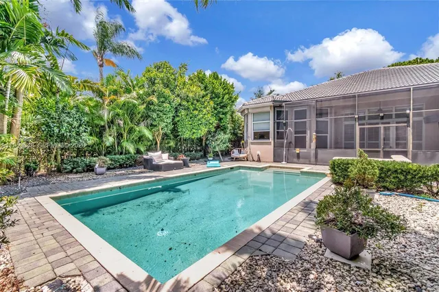 $899,000 | 8244 Lakeview Drive, West Palm Beach, FL 33412