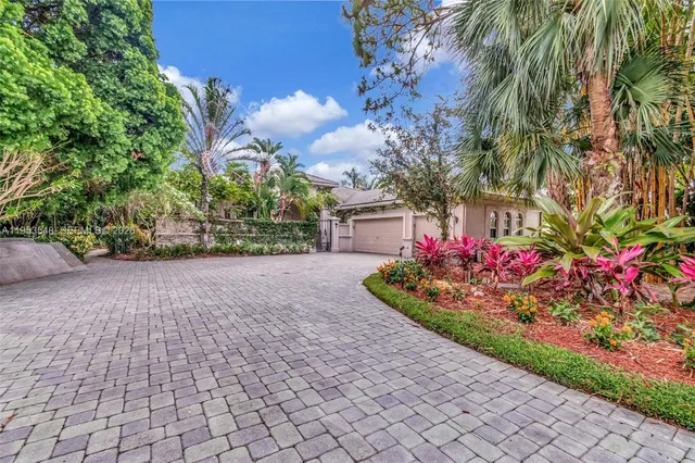 $899,000 | 8244 Lakeview Drive, West Palm Beach, FL 33412