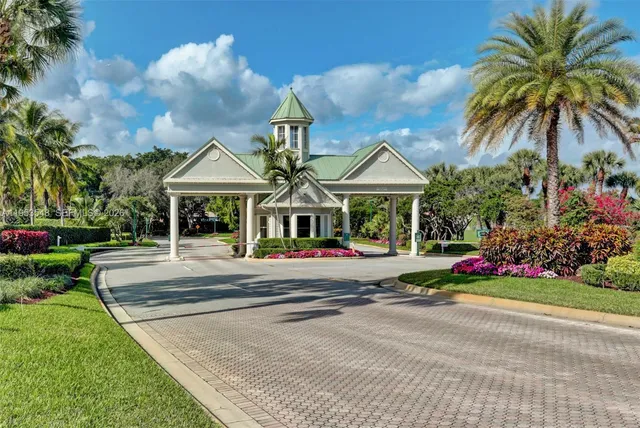 $899,000 | 8244 Lakeview Drive, West Palm Beach, FL 33412