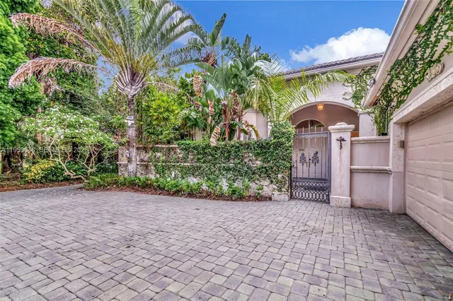 $899,000 | 8244 Lakeview Drive, West Palm Beach, FL 33412