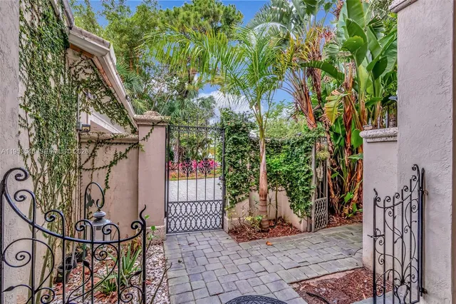 $899,000 | 8244 Lakeview Drive, West Palm Beach, FL 33412