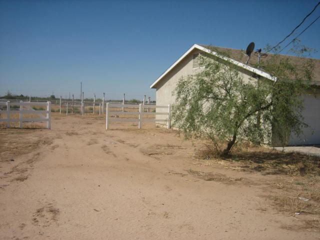 11835 East Reksom Road Florence, AZ 85132 - Photo 2 of 5 SIDE YARD