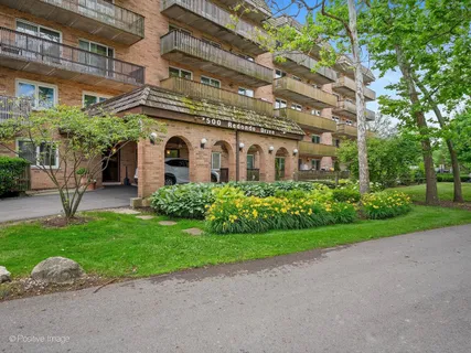 $229,900 | 500 Redondo Drive, Unit 109, Downers Grove, IL 60516