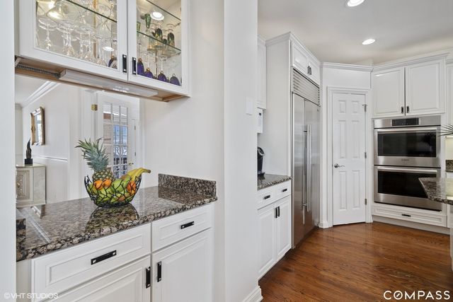 $1,000,000 | 1583 Patriot Boulevard, Glenview, IL 60026