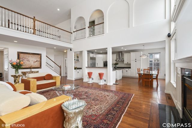 $1,000,000 | 1583 Patriot Boulevard, Glenview, IL 60026