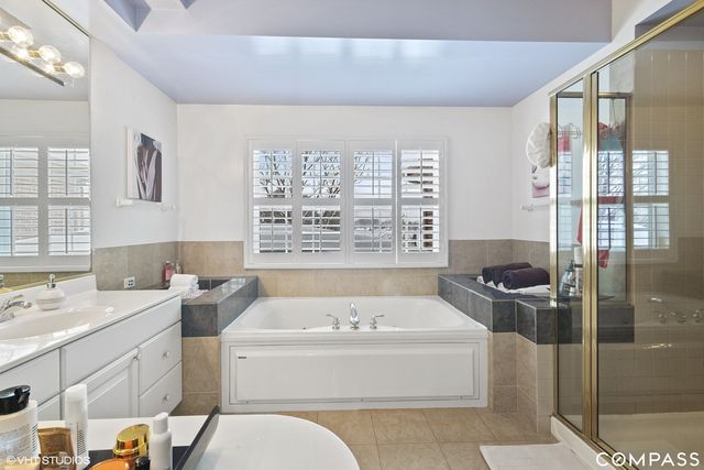 $1,000,000 | 1583 Patriot Boulevard, Glenview, IL 60026