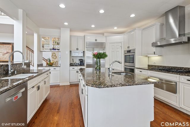 $1,000,000 | 1583 Patriot Boulevard, Glenview, IL 60026