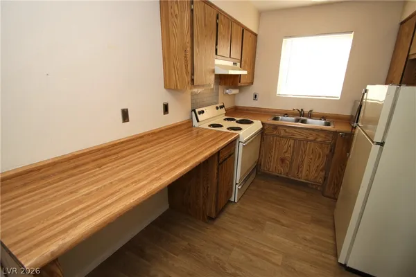 $650 | 797 East Harmon Avenue, Unit 24, Las Vegas, NV 89119