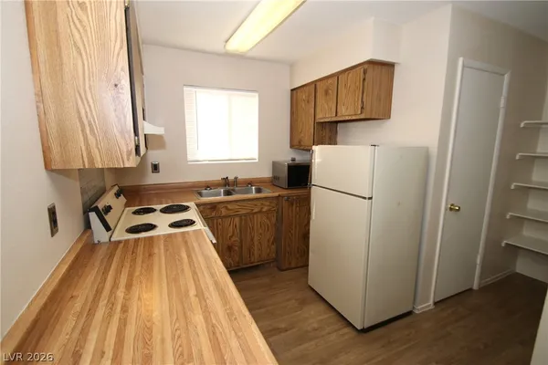 $650 | 797 East Harmon Avenue, Unit 24, Las Vegas, NV 89119
