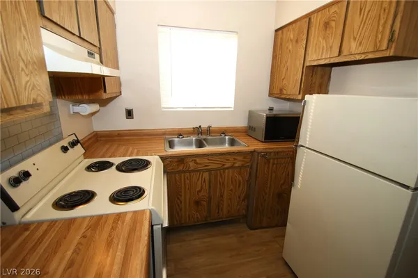 $650 | 797 East Harmon Avenue, Unit 24, Las Vegas, NV 89119