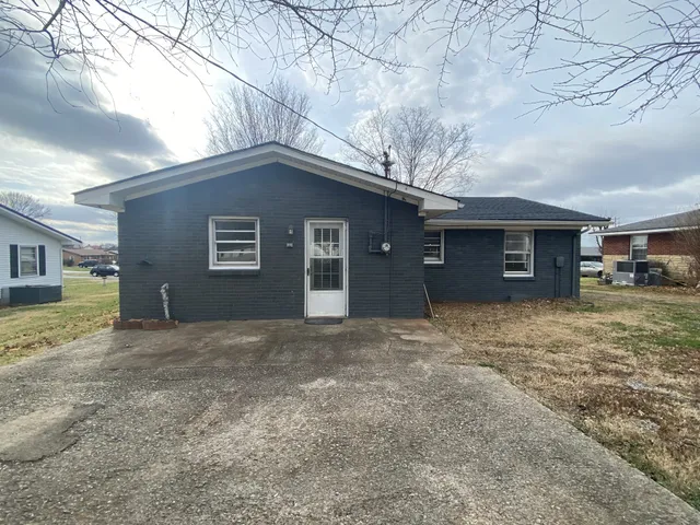 $1,250 | 414 Sampson Avenue, Adairville, KY 42202