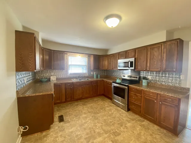 $1,250 | 414 Sampson Avenue, Adairville, KY 42202