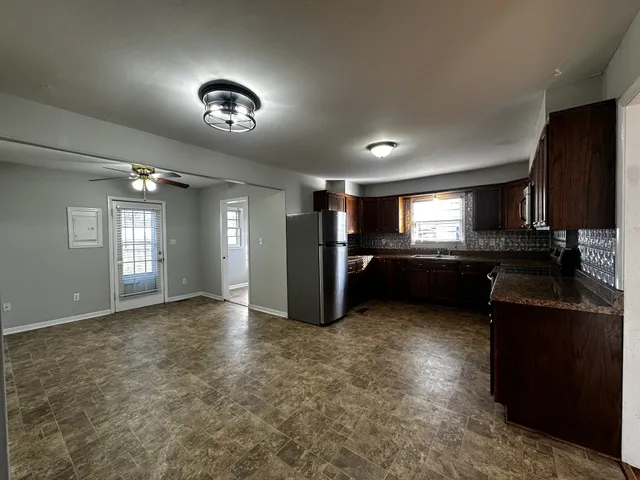 $1,250 | 414 Sampson Avenue, Adairville, KY 42202