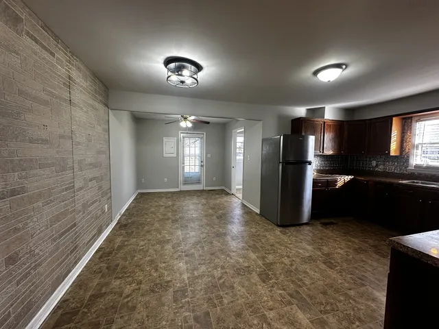 $1,250 | 414 Sampson Avenue, Adairville, KY 42202