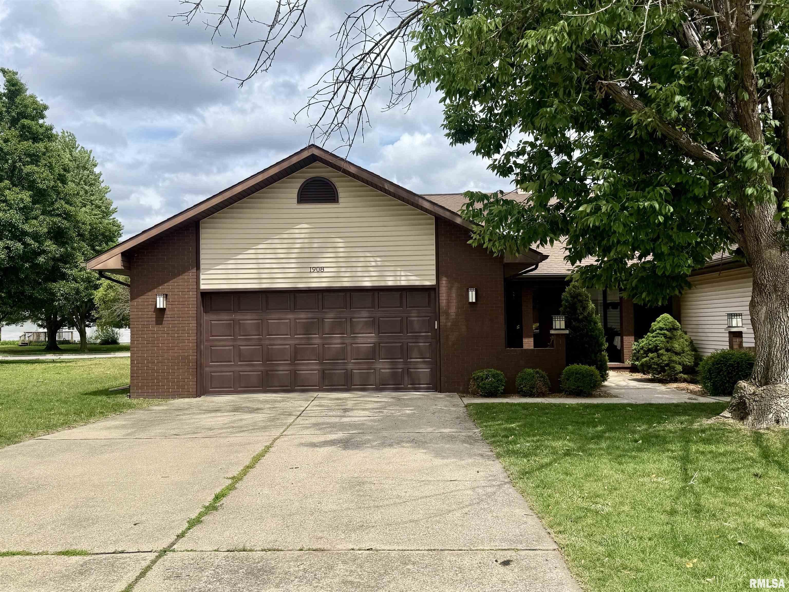 1908 Bayview Court Springfield, IL 62704 - Photo 1 of 24