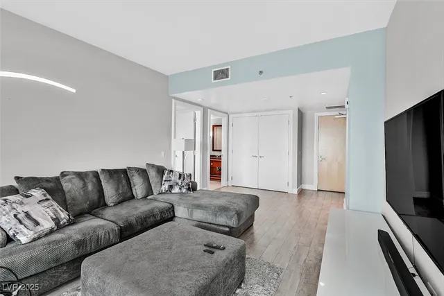 $2,695 | 2700 South Las Vegas Boulevard, Unit 3407, Las Vegas, NV 89109