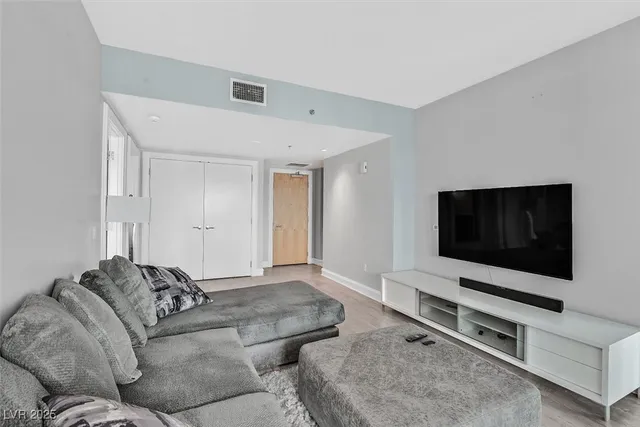 $2,695 | 2700 South Las Vegas Boulevard, Unit 3407, Las Vegas, NV 89109