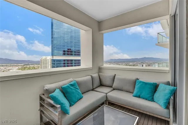 $2,695 | 2700 South Las Vegas Boulevard, Unit 3407, Las Vegas, NV 89109