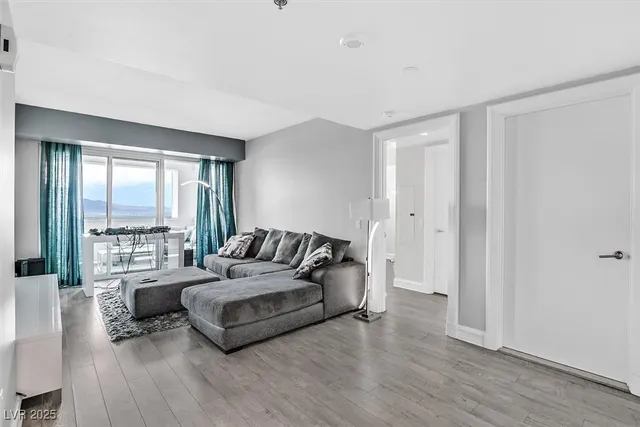 $2,695 | 2700 South Las Vegas Boulevard, Unit 3407, Las Vegas, NV 89109