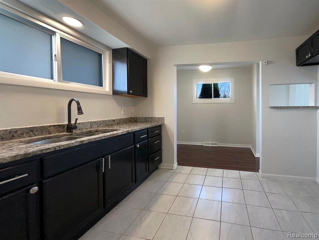 11340 Delano Street Romulus, MI 48174 - Photo 12 of 20