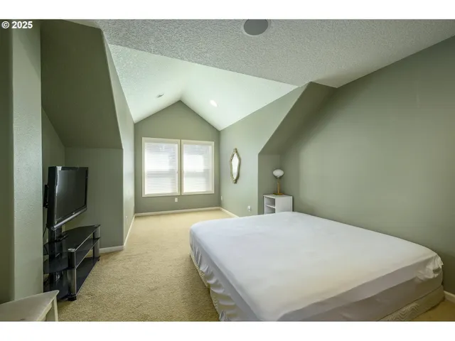 $899,000 | 759 Southwest Carmen Heights Drive, Dundee, OR 97115