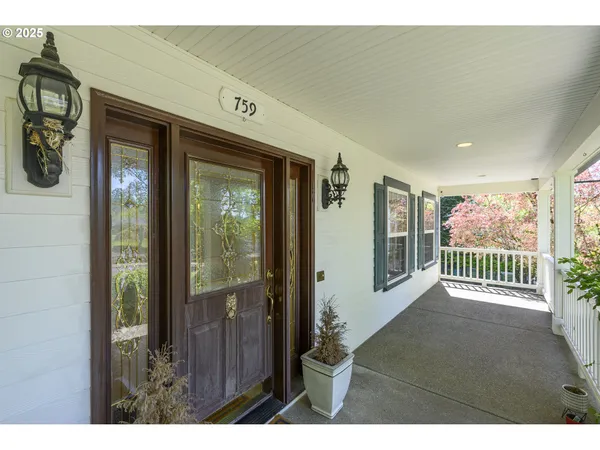 $875,000 | 759 Southwest Carmen Heights Drive, Dundee, OR 97115