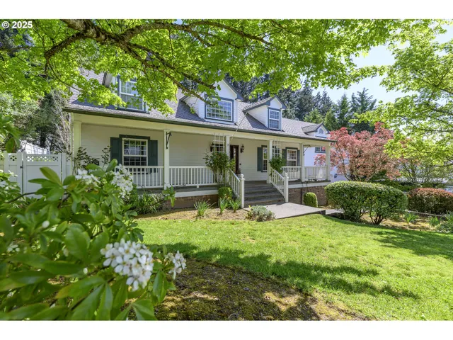 $899,000 | 759 Southwest Carmen Heights Drive, Dundee, OR 97115