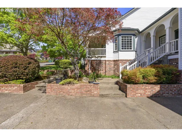 $899,000 | 759 Southwest Carmen Heights Drive, Dundee, OR 97115