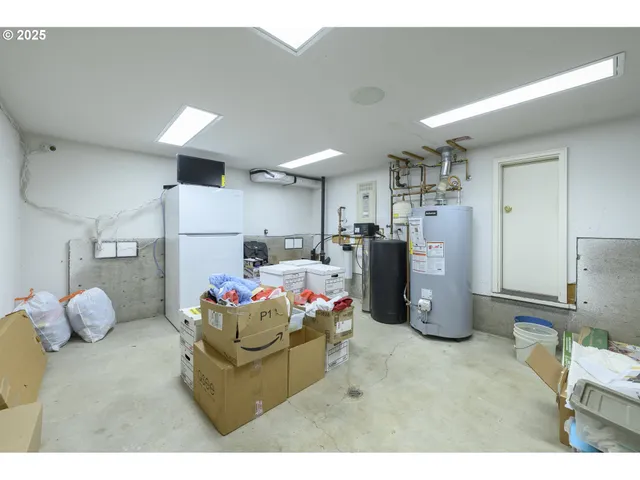 $899,000 | 759 Southwest Carmen Heights Drive, Dundee, OR 97115