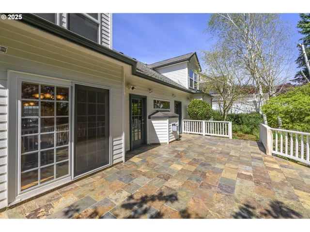 $899,000 | 759 Southwest Carmen Heights Drive, Dundee, OR 97115