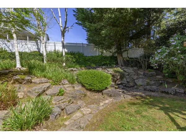 $875,000 | 759 Southwest Carmen Heights Drive, Dundee, OR 97115